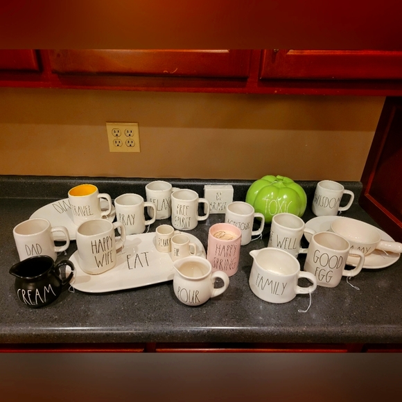 22 pieces of Rae Dunn Pottery - Picture 1 of 8